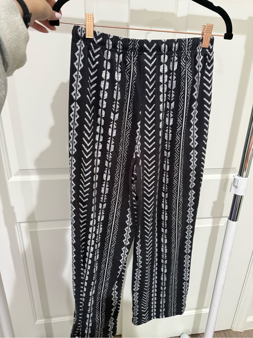 Women’s Black & White Patterned Pull-On Pants
